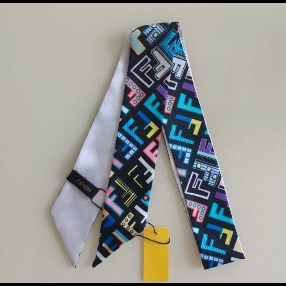 F scarf